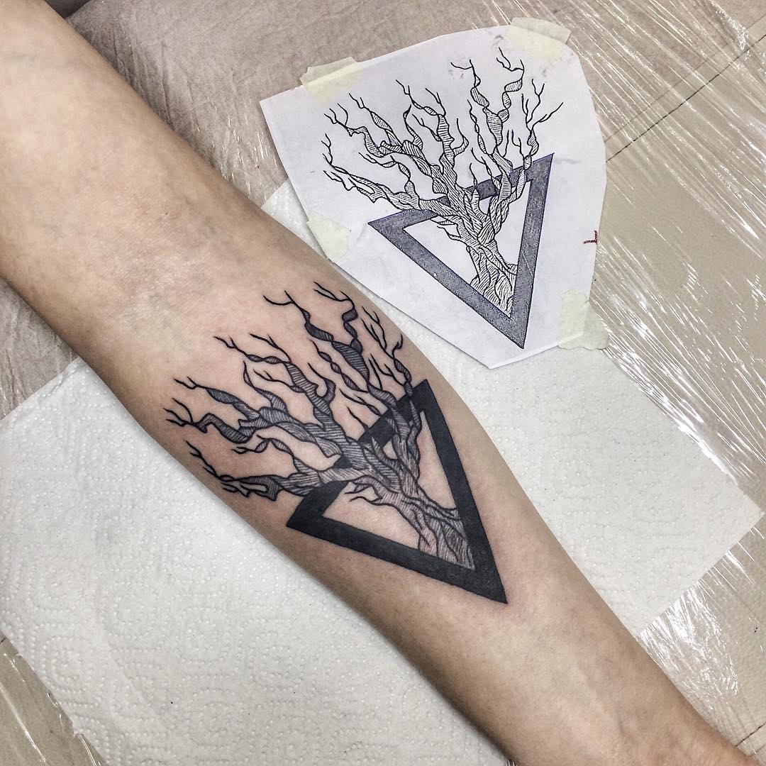 小臂几何图形树纹身图案-上海纹彩刺青