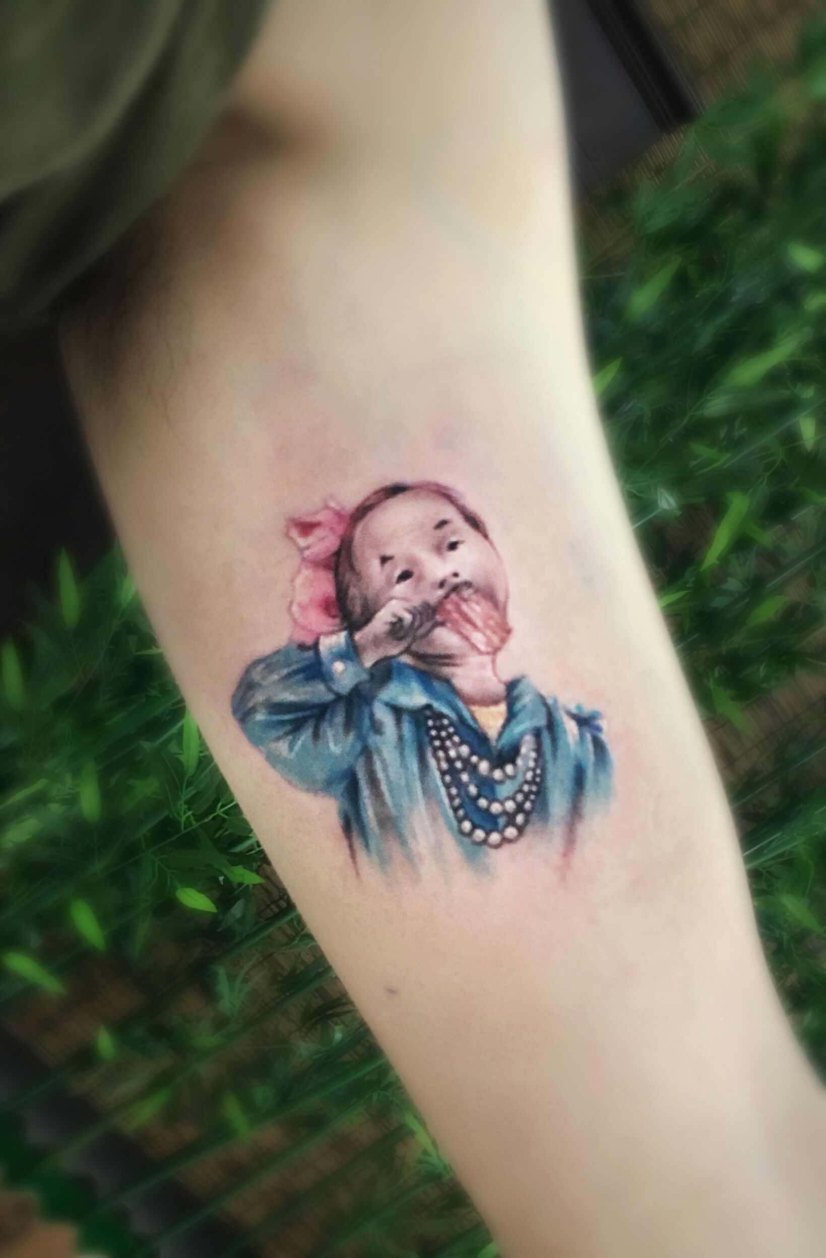 手臂儿童肖像纹身图案